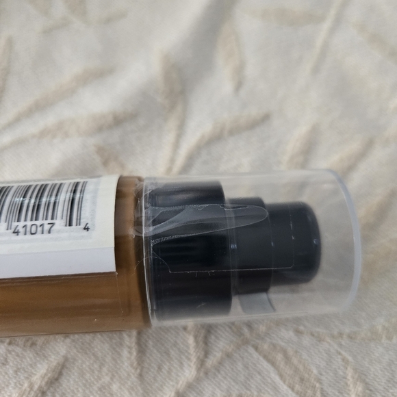 Revlon ColorStay 24HRS 400 Foundation SPF 15 Caramel - Picture 5 of 5